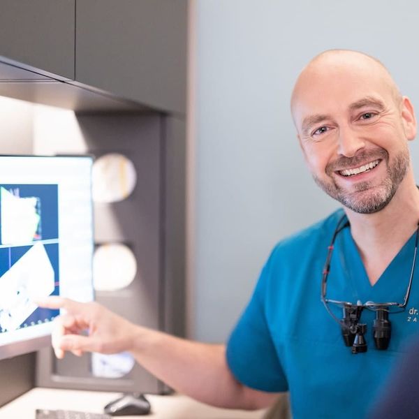 Vereinbaren Sie jetzt Ihren Termin – für stabile Implantate und gesunde Verhältnisse im Mund.