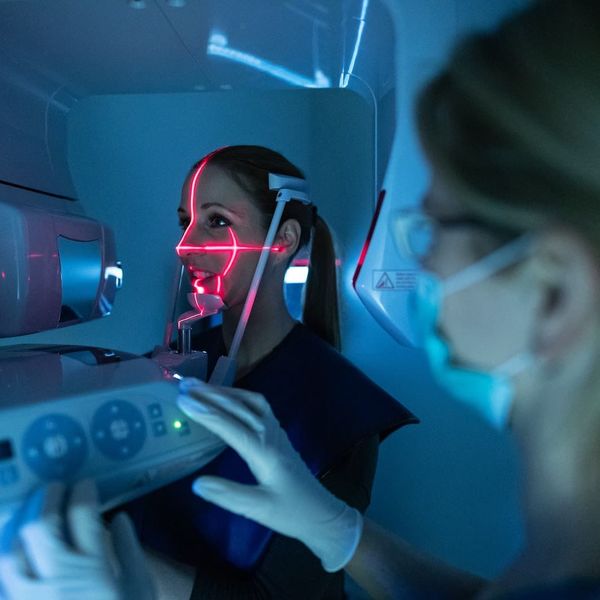 Durch das digitale Röntgen ermöglichen wir in unserer Praxis Dr. Beetke & Kollegen in Hamburg Sicherheit und Kontrolle bei der Zahnbehandlung
